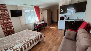 Апартаменты Студии на Гражданской Владимир Четырехместный номер с видом на сад-5